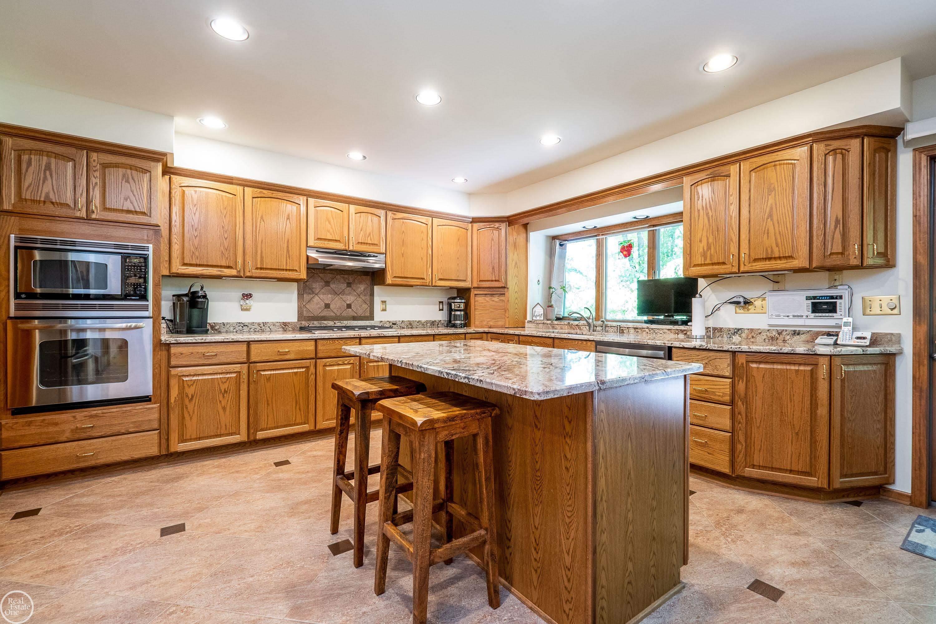 448 Mack Road Leonard, MI 48367 - Photo 13 of 73