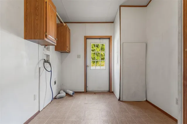 a view of front door with entryway