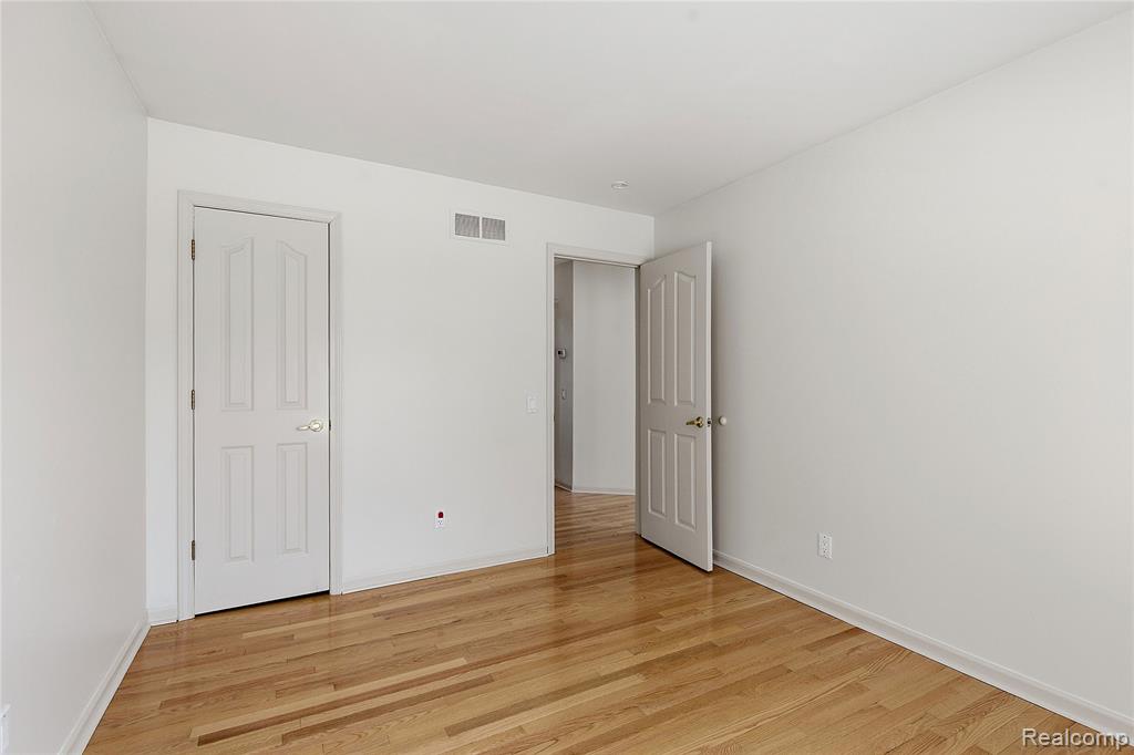 45677 Radnor Road Canton, MI 48187 - Photo 8 of 43 Gallery Image 8