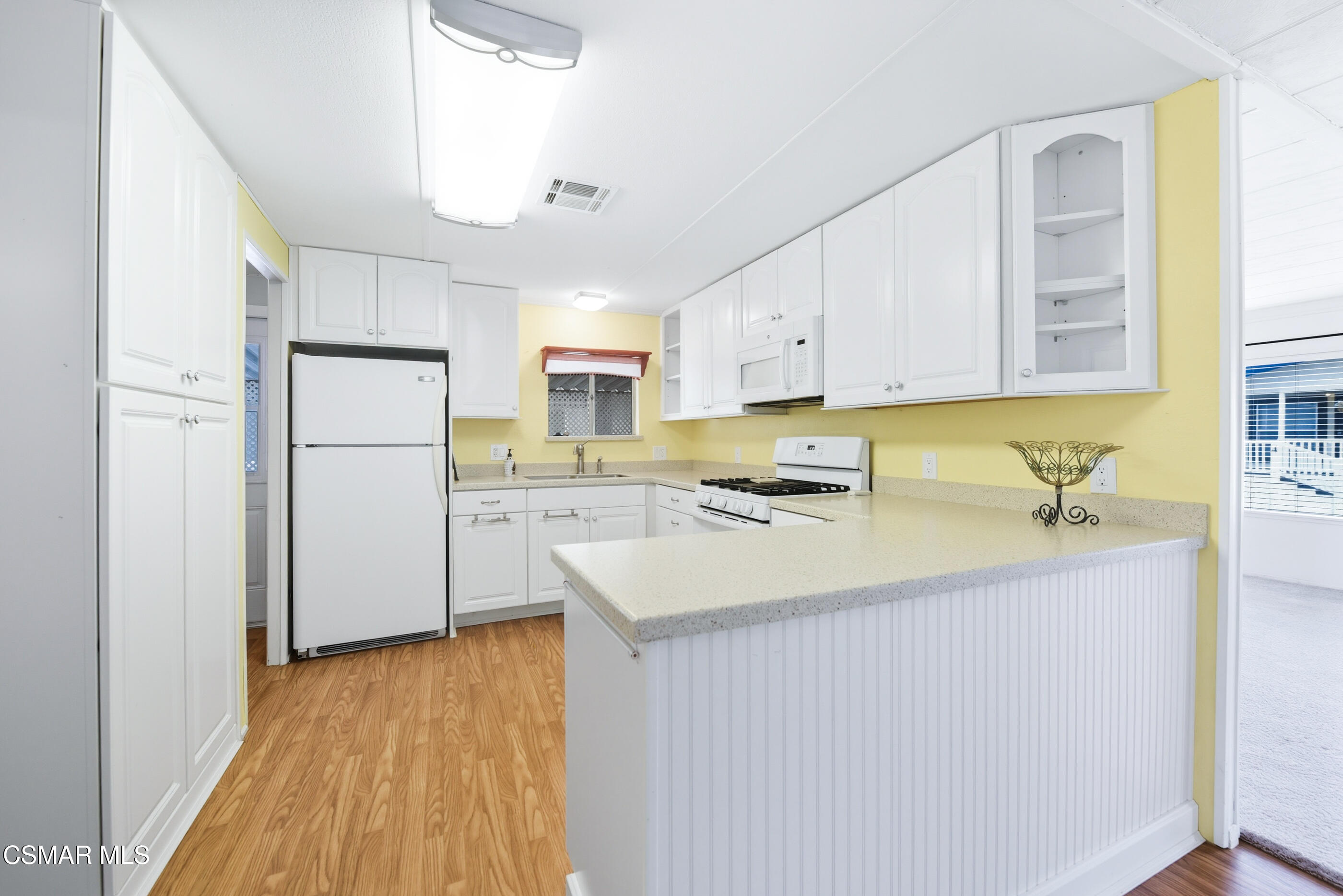 195 Tierra Rejada Road, Unit 178 Simi Valley, CA 93065 - Photo 11 of 49 a kitchen with a sink a stove a refrigerator a center island and a window