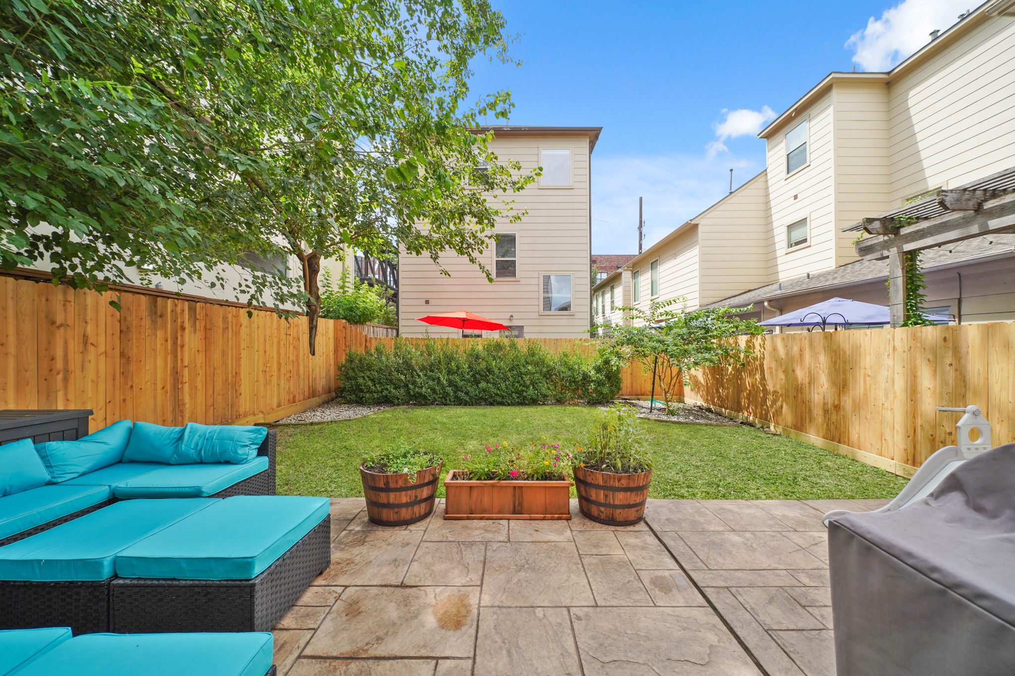 3808 Center Street, Unit A Houston, TX 77007 - Photo 12 of 31 a view of backyard with outdoor seating and green space