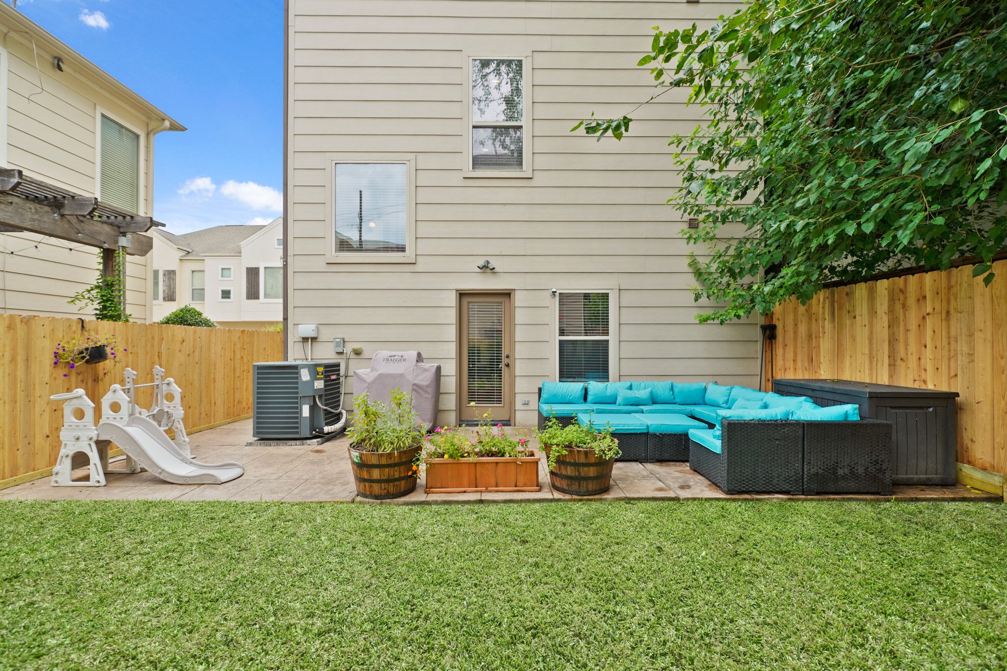 3808 Center Street, Unit A Houston, TX 77007 - Photo 13 of 31 a front view of a house with patio