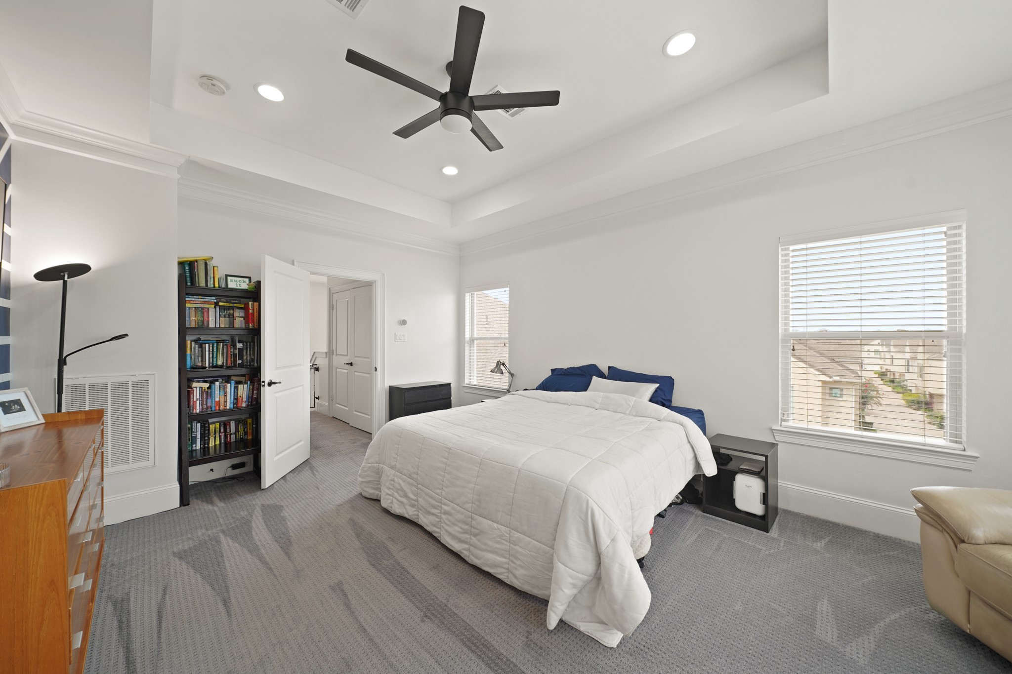 3808 Center Street, Unit A Houston, TX 77007 - Photo 17 of 31 a bed room with a bed and a television