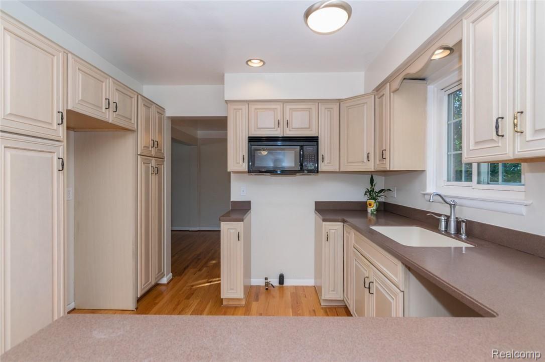 32451 Woody Road Fraser, MI 48026 - Photo 11 of 37 11_DSC_9034_mls.jpg