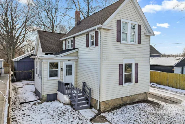 $250,000 | 418 West Illinois Avenue, Aurora, IL 60506