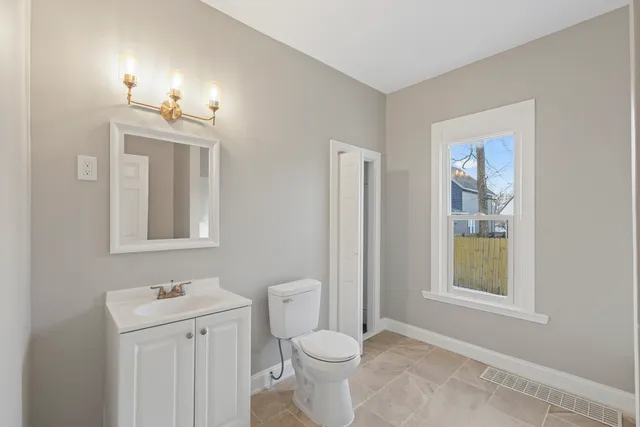 $250,000 | 418 West Illinois Avenue, Aurora, IL 60506