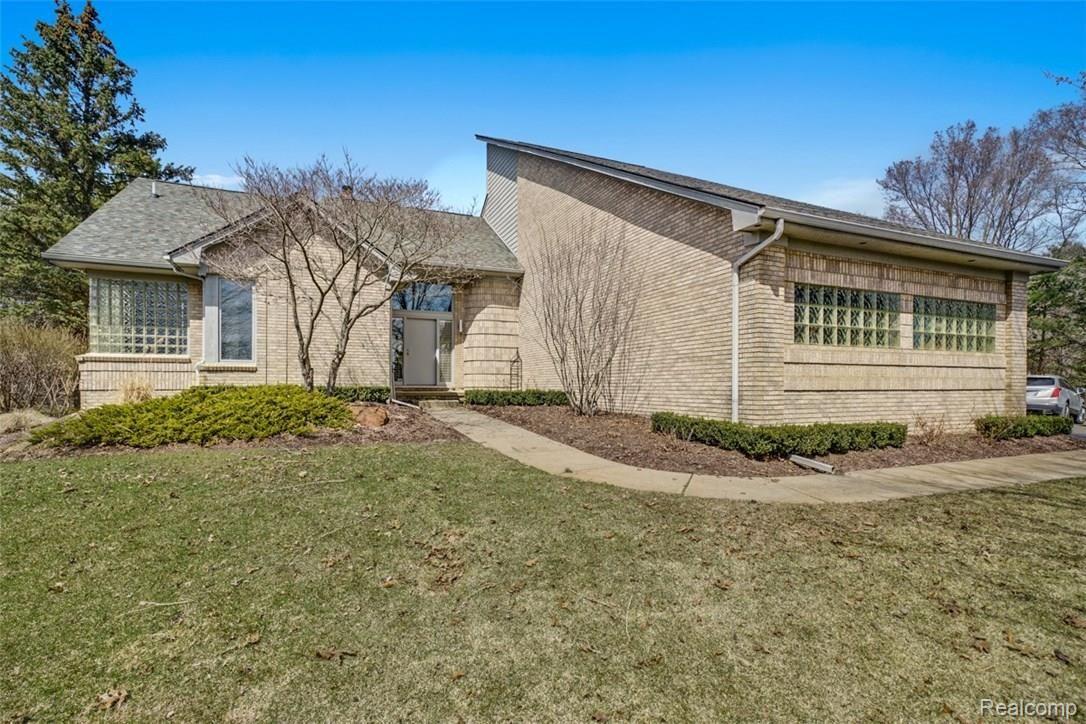 3981 Orion Road Oakland, MI 48363 - Photo 1 of 42 dsc03575-dsc03578.jpg