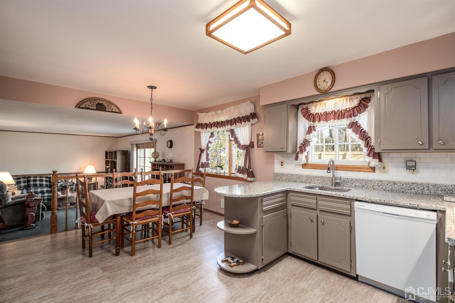 17 Oak Tree Road Monmouth Junction, NJ 08852 - Photo 2 of 18 Gallery Image 2