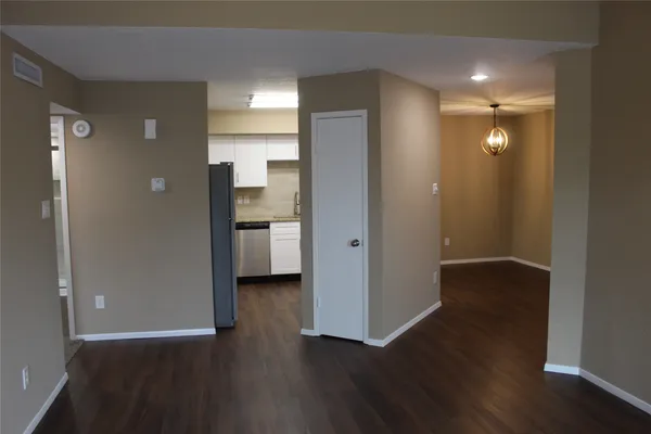 $1,350 | 2011 Spenwick Drive, Unit 427, Houston, TX 77055