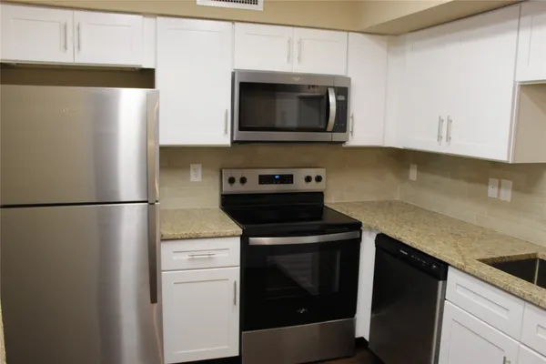 $1,350 | 2011 Spenwick Drive, Unit 427, Houston, TX 77055