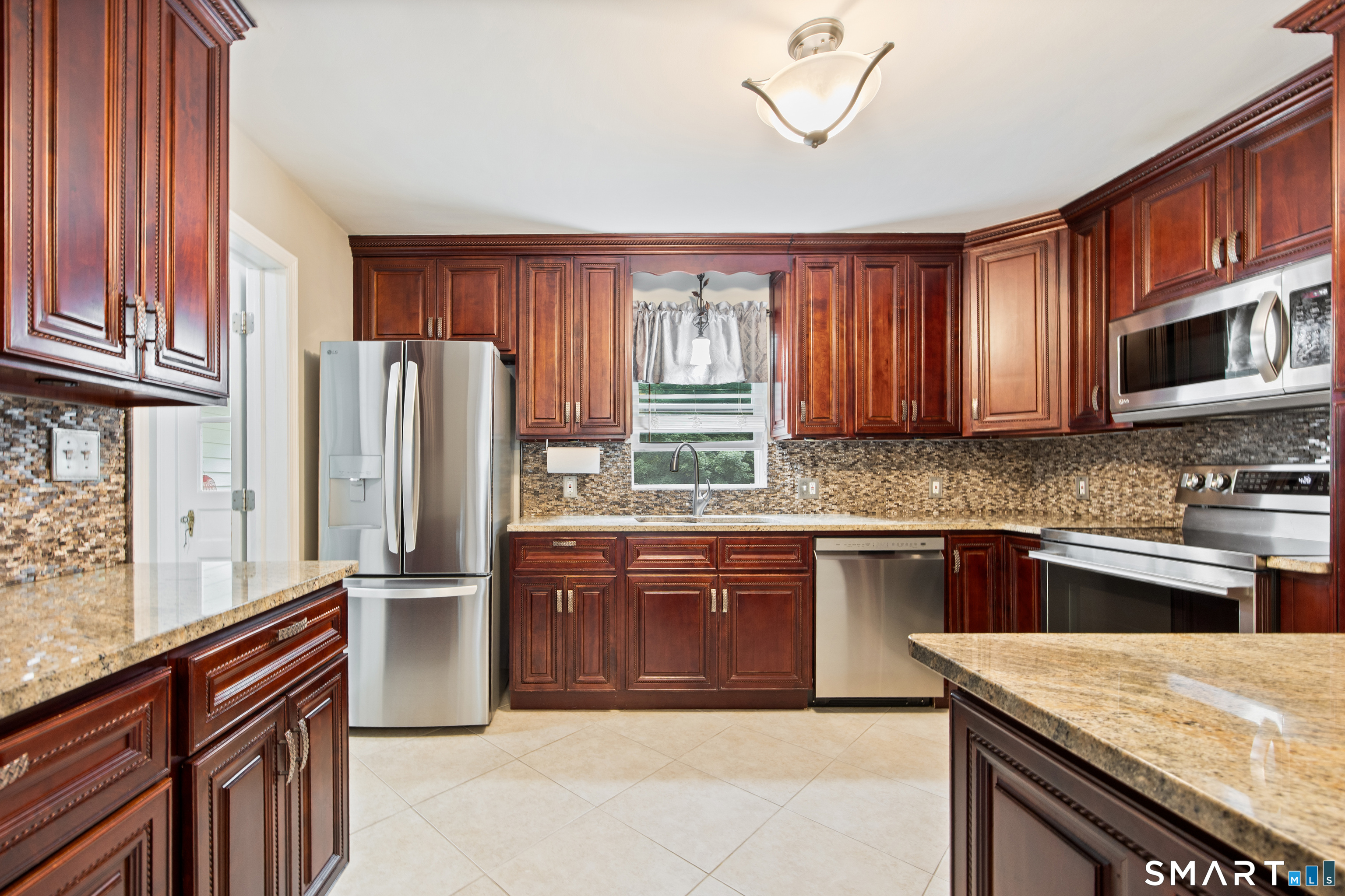 106 Country Club Road Middlebury, CT 06762 - Photo 3 of 38 Gallery Image 3