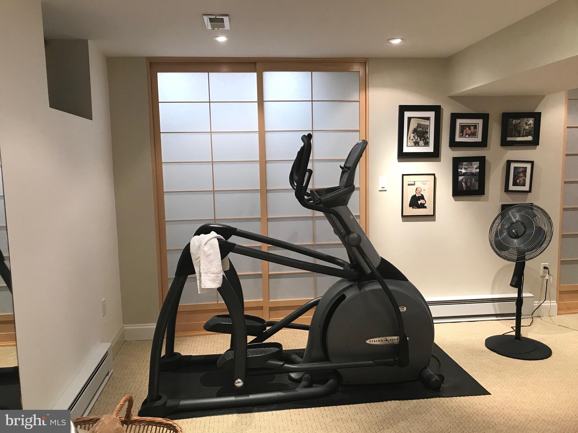 6701 Fairfax Road, Unit 76 Chevy Chase, MD 20815 - Photo 30 of 39