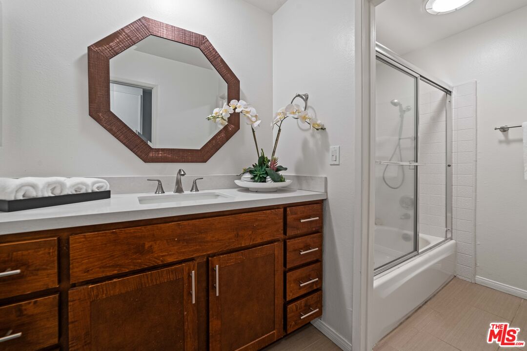 2320 South Bentley Avenue, Unit 207 Los Angeles, CA 90064 - Photo 12 of 25