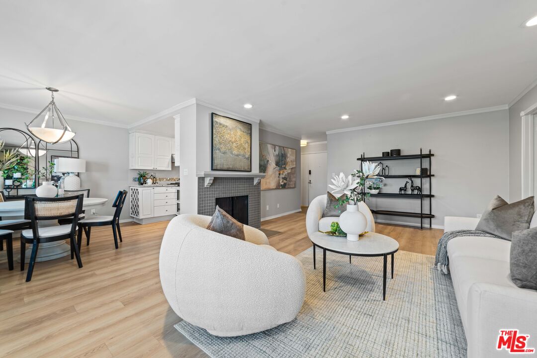 2320 South Bentley Avenue, Unit 207 Los Angeles, CA 90064 - Photo 2 of 25