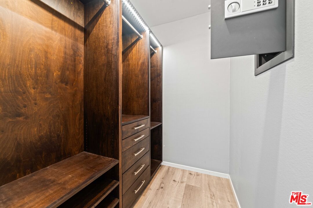 2320 South Bentley Avenue, Unit 207 Los Angeles, CA 90064 - Photo 21 of 25