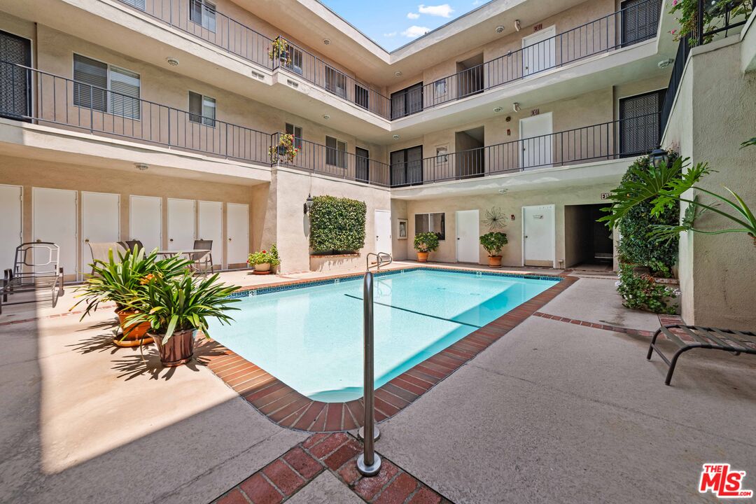 2320 South Bentley Avenue, Unit 207 Los Angeles, CA 90064 - Photo 24 of 25