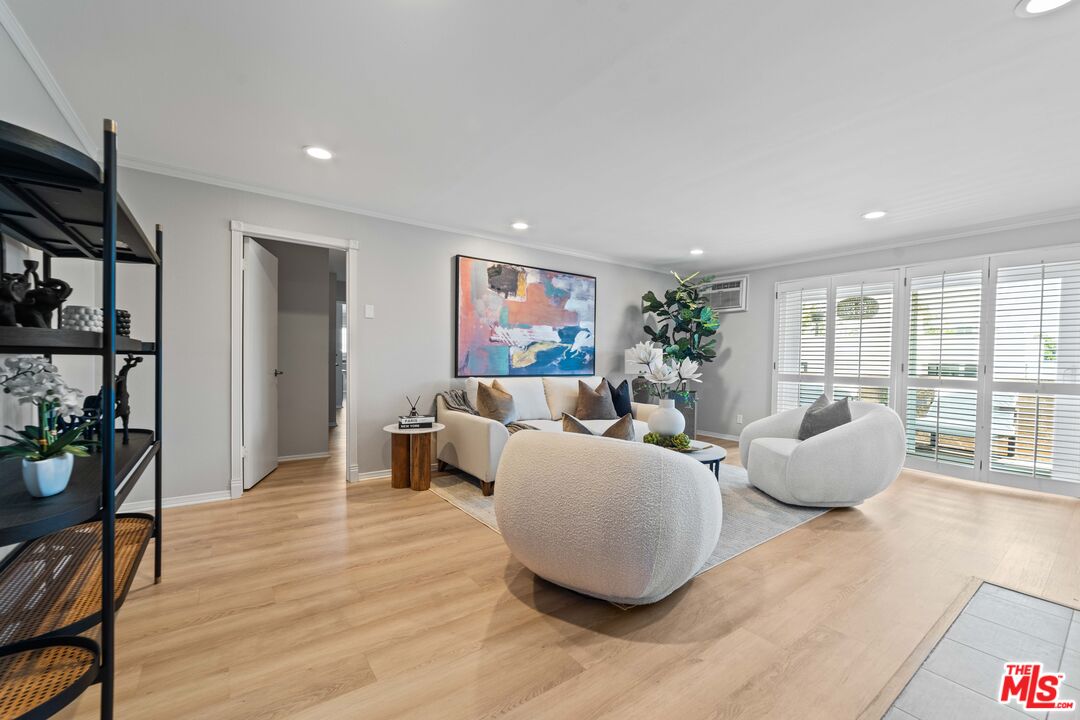 2320 South Bentley Avenue, Unit 207 Los Angeles, CA 90064 - Photo 5 of 25