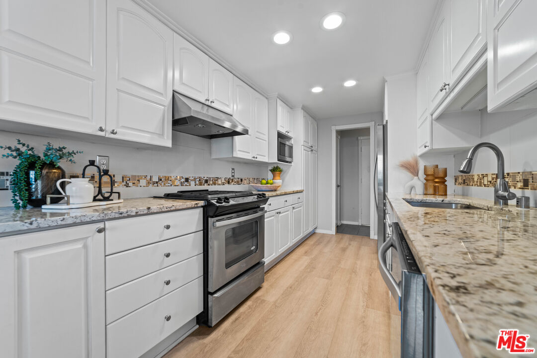 2320 South Bentley Avenue, Unit 207 Los Angeles, CA 90064 - Photo 8 of 25