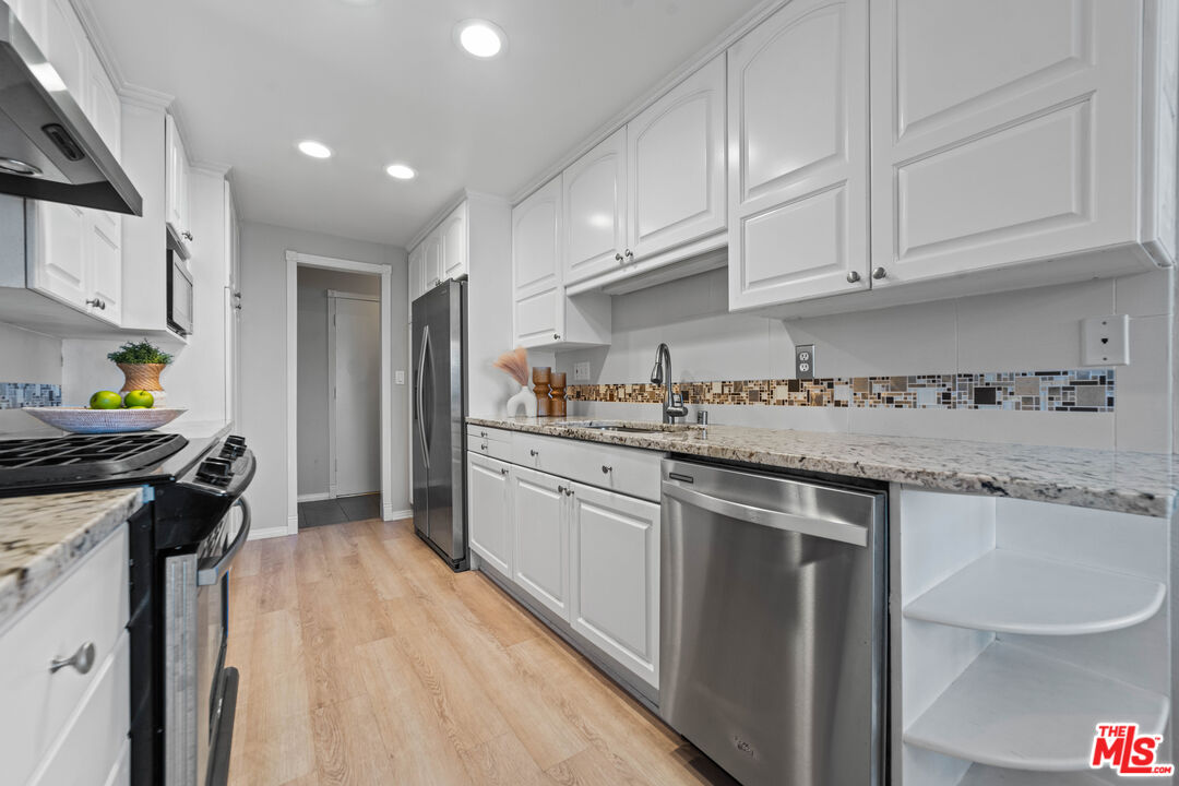 2320 South Bentley Avenue, Unit 207 Los Angeles, CA 90064 - Photo 9 of 25