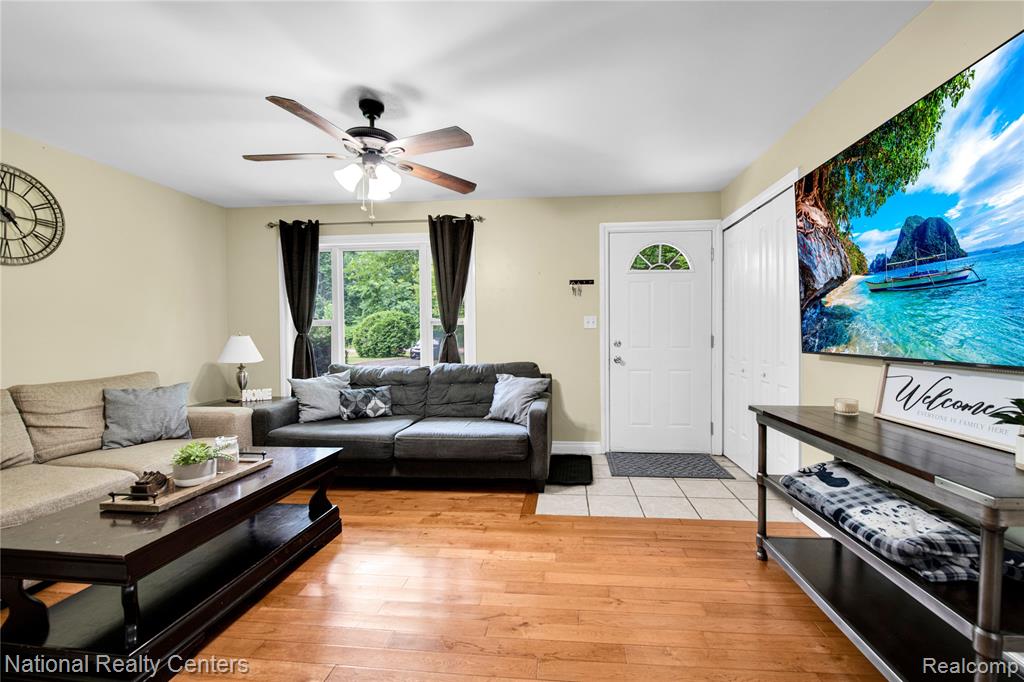 21135 Elwell Road Belleville, MI 48111 - Photo 4 of 35