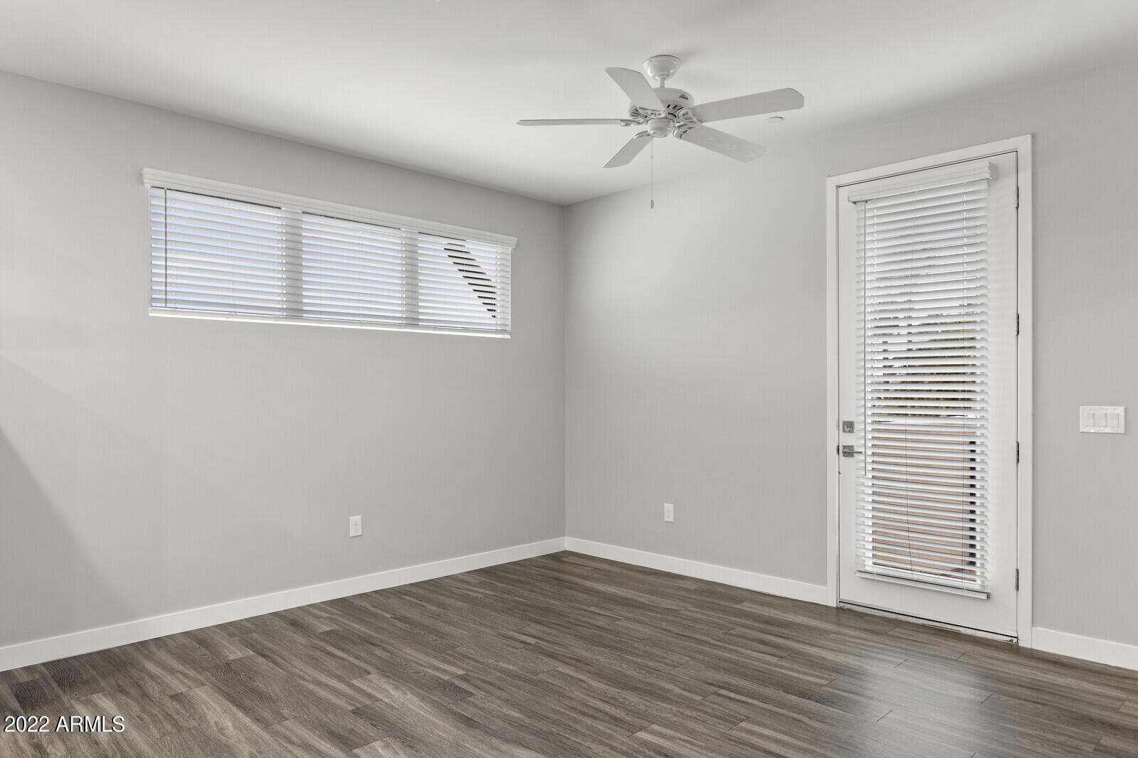 2245 North Dayton Street, Unit 4 Phoenix, AZ 85006 - Photo 10 of 28 a view of an empty room with wooden floor and a window