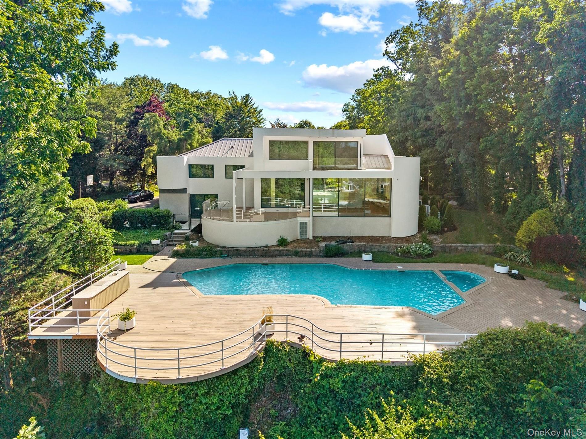 1 Foxwood Road Great Neck, NY 11024 - Photo 42 of 49