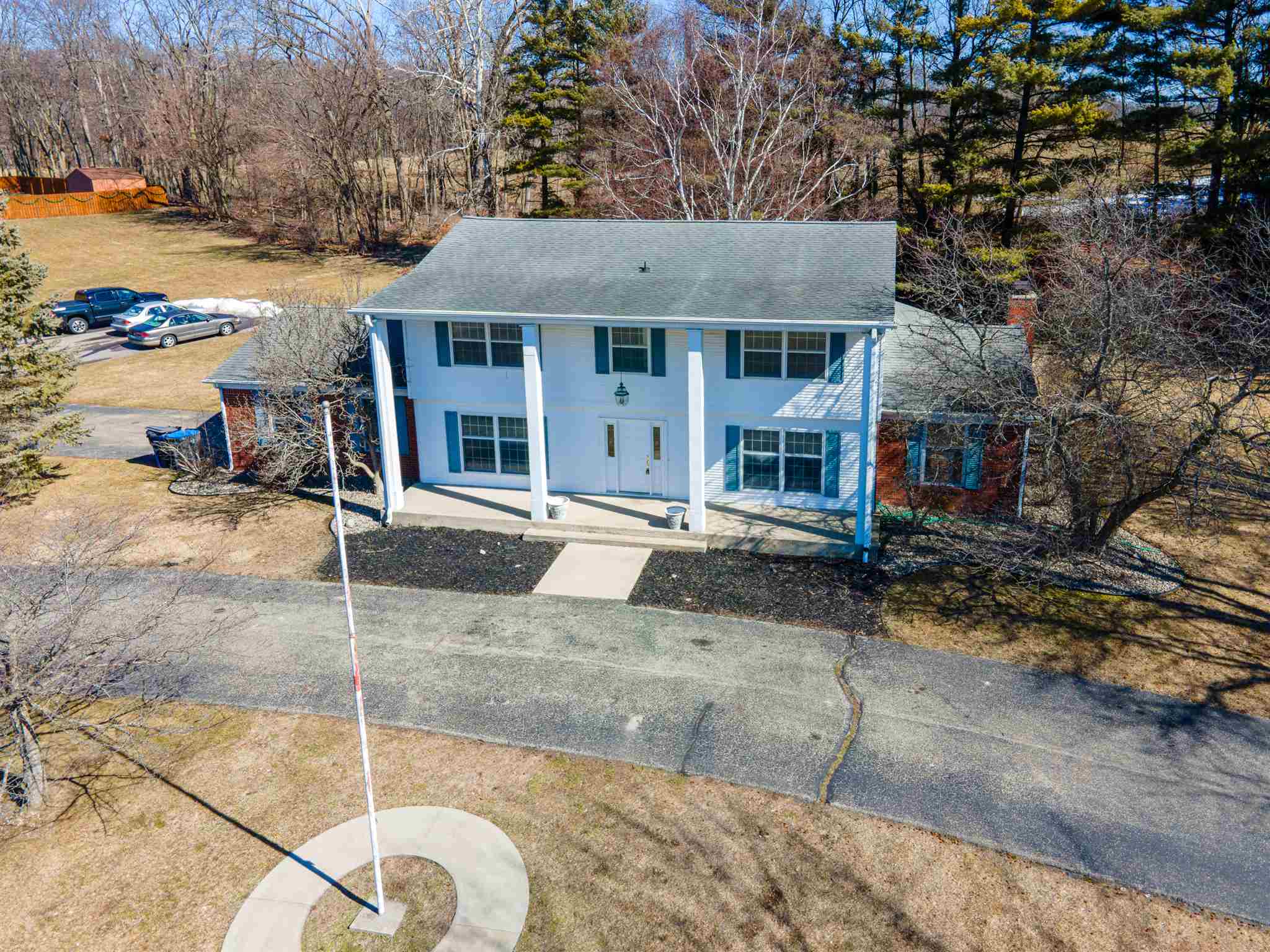 1810 Robb Road Warsaw, IN 46580 - Photo 7 of 33 Gallery Image 7