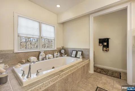 $997,500 | 500 Blue Hill Terrace, Franklin Lakes, NJ 07417