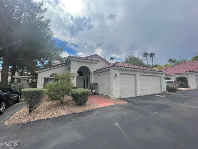 $2,250 | 814 Sea Pines Lane, Las Vegas, NV 89107