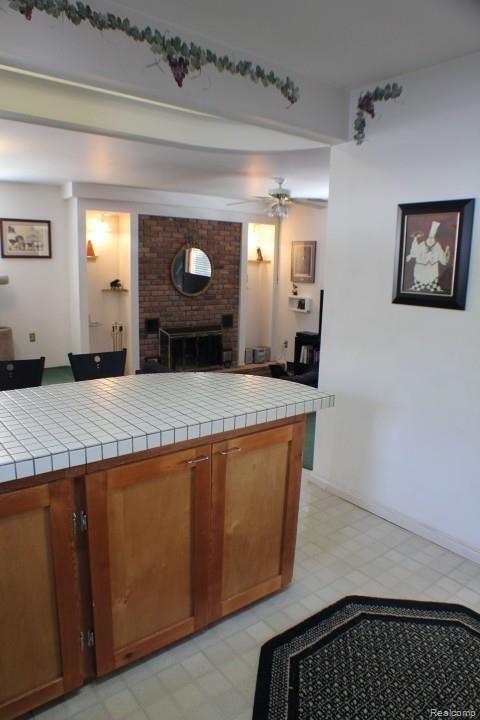 Kitchen2.jpg