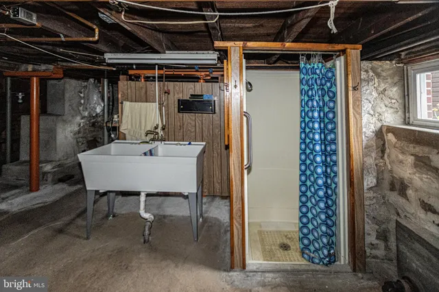 a house view with a outdoor space