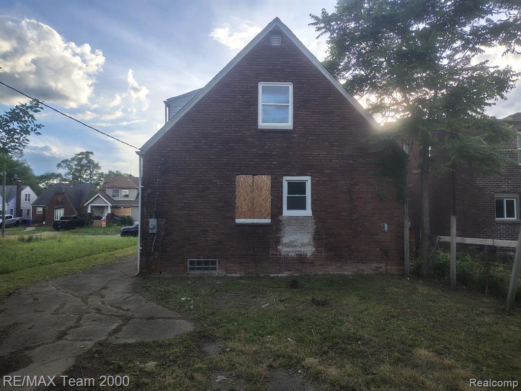 8860 Appoline Street Detroit, MI 48228 - Photo 3 of 45