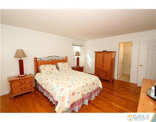 393 Sherman Road North Brunswick, NJ 08902 - Photo 16 of 25 Gallery Image 16
