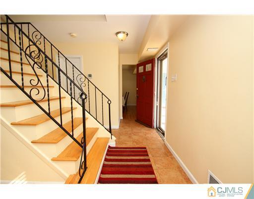 393 Sherman Road North Brunswick, NJ 08902 - Photo 4 of 25 Gallery Image 4