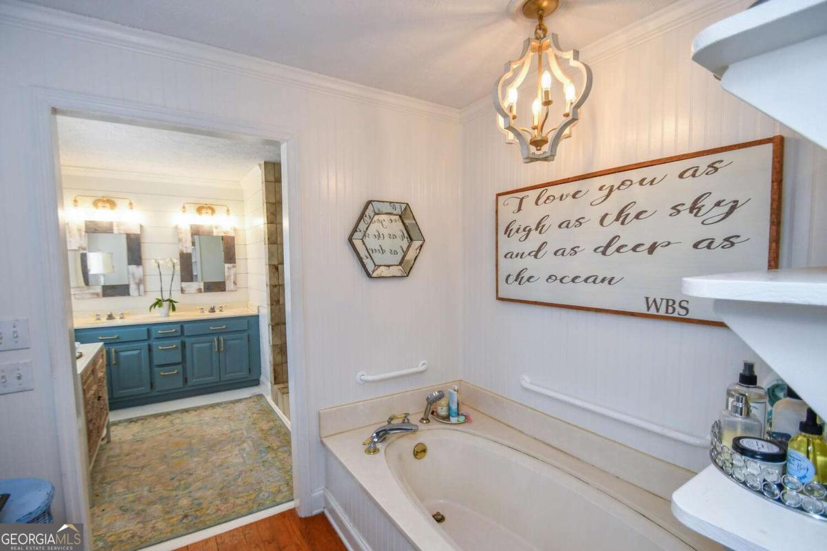 708 Hub Tatum Road Sautee Nacoochee, GA 30571 - Photo 75 of 100 a bathroom with a bathtub and a sink