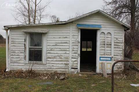 2404 South Dye Road Flint, MI 48532 - Photo 10 of 37 20397516-9.JPG