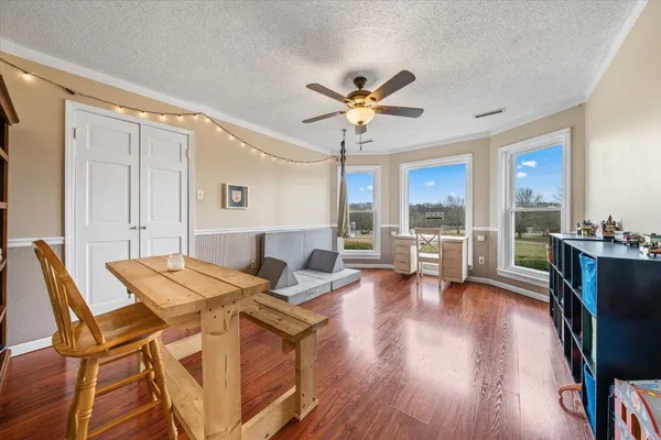 a view of a livingroom with furniture and a livingroom