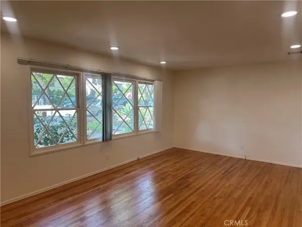 $3,300 | 1808 Oakwood Avenue, Unit 8, Glendale, CA 91208