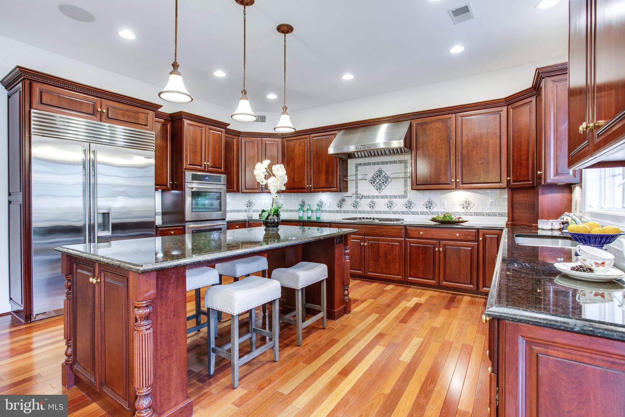 10301 Dunfries Road Vienna, VA 22181 - Photo 23 of 106 Gourmet Kitchen