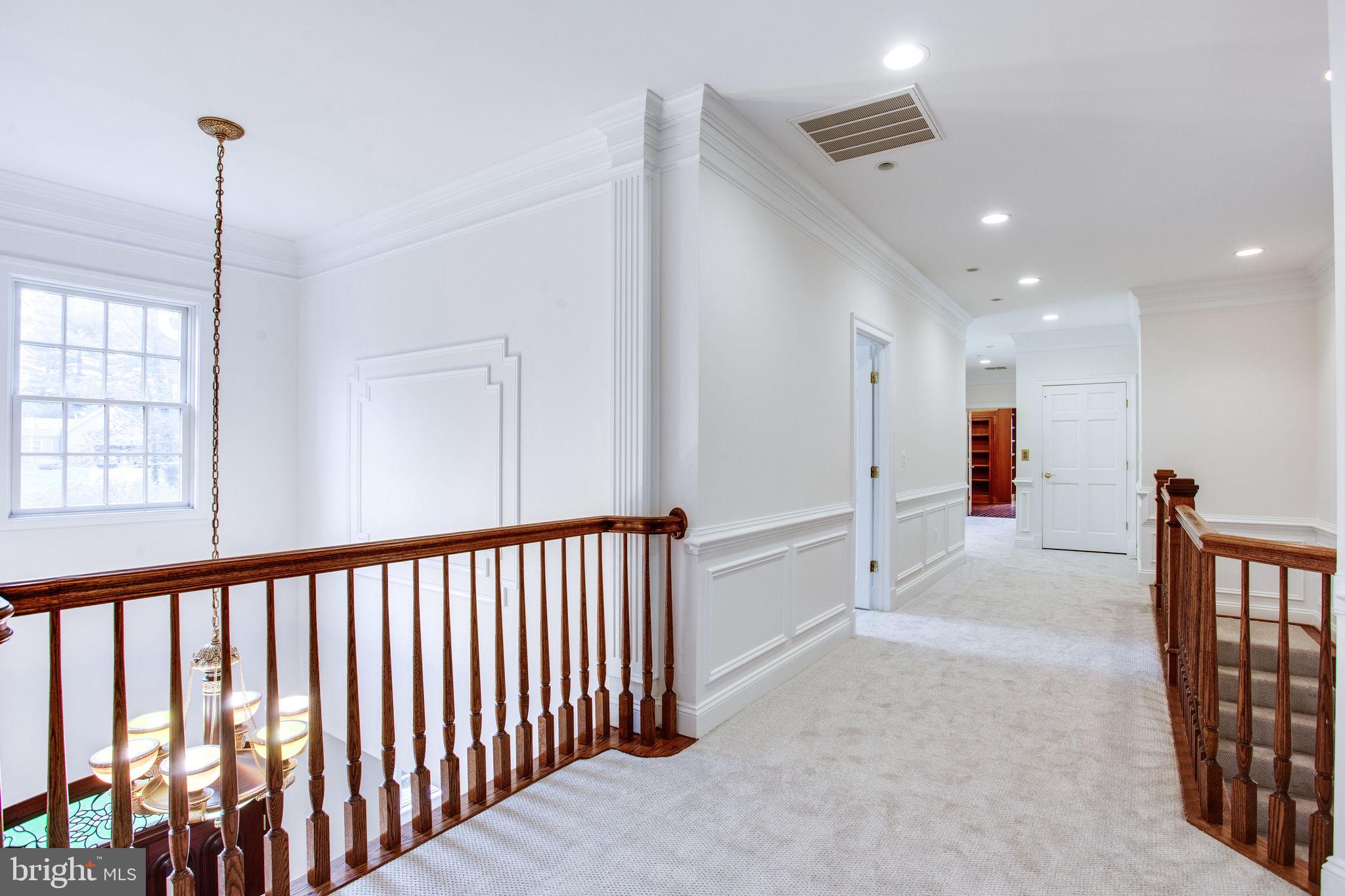 10301 Dunfries Road Vienna, VA 22181 - Photo 52 of 106 Upstairs Hallway