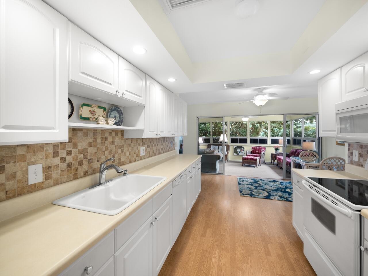 8574 Southeast Seagrape Way Hobe Sound, FL 33455 - Photo 13 of 38 Kitchen