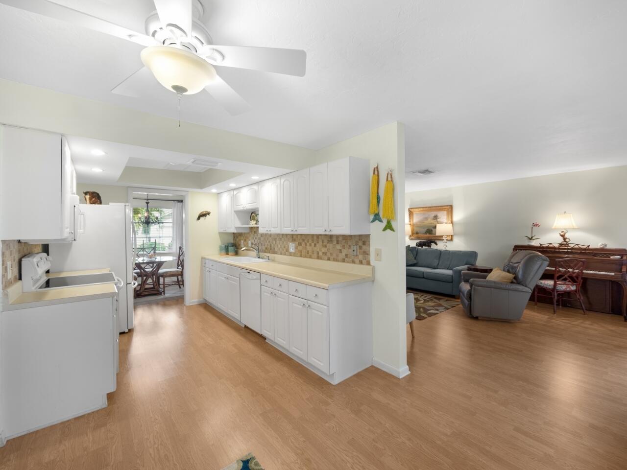 8574 Southeast Seagrape Way Hobe Sound, FL 33455 - Photo 14 of 38 Kitchen