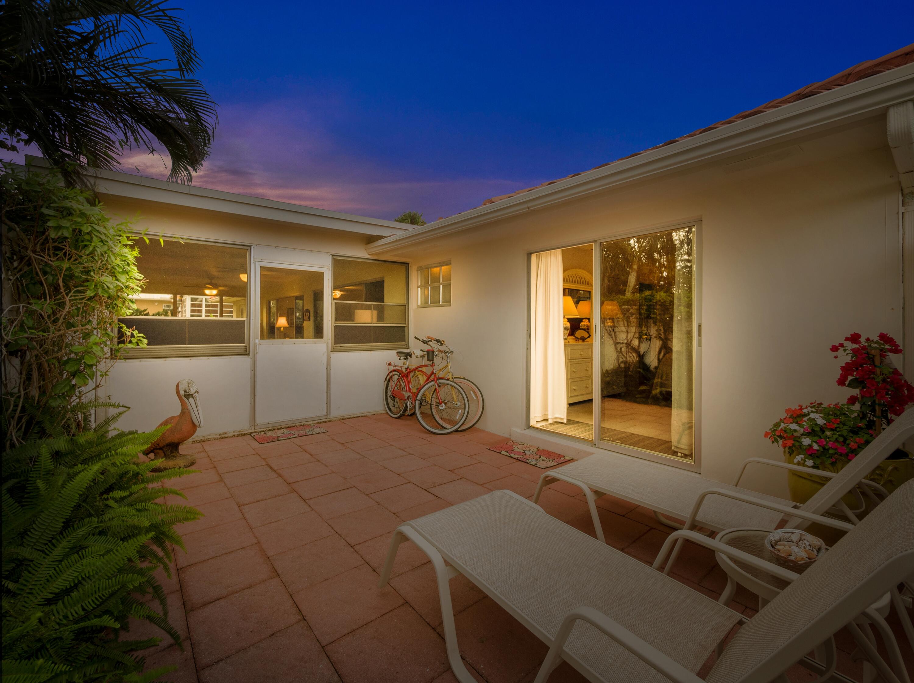 8574 Southeast Seagrape Way Hobe Sound, FL 33455 - Photo 26 of 38 Relax out back