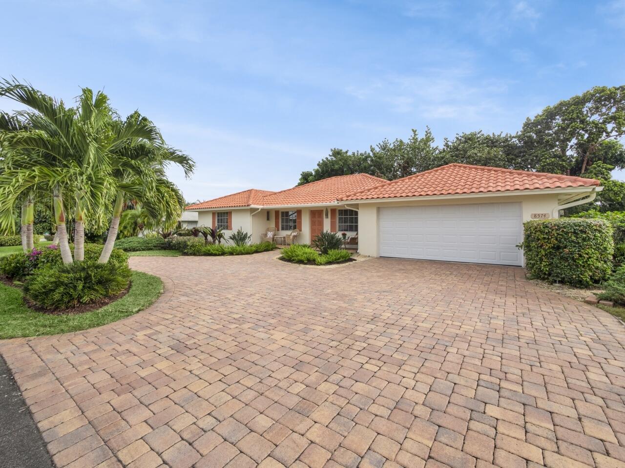 8574 Southeast Seagrape Way Hobe Sound, FL 33455 - Photo 5 of 38 Your new home