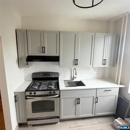 $1,900 | 7111 Palisade Avenue, North Bergen, NJ 07047
