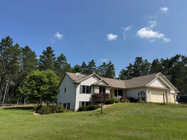 $619,900 | 3573 East 28th Street, White Cloud, MI 49349