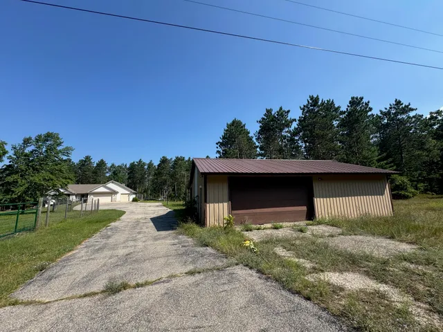 $619,900 | 3573 East 28th Street, White Cloud, MI 49349