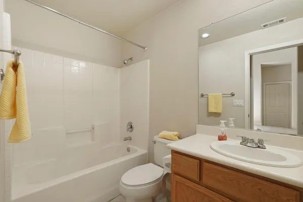 a view of backyard of the house