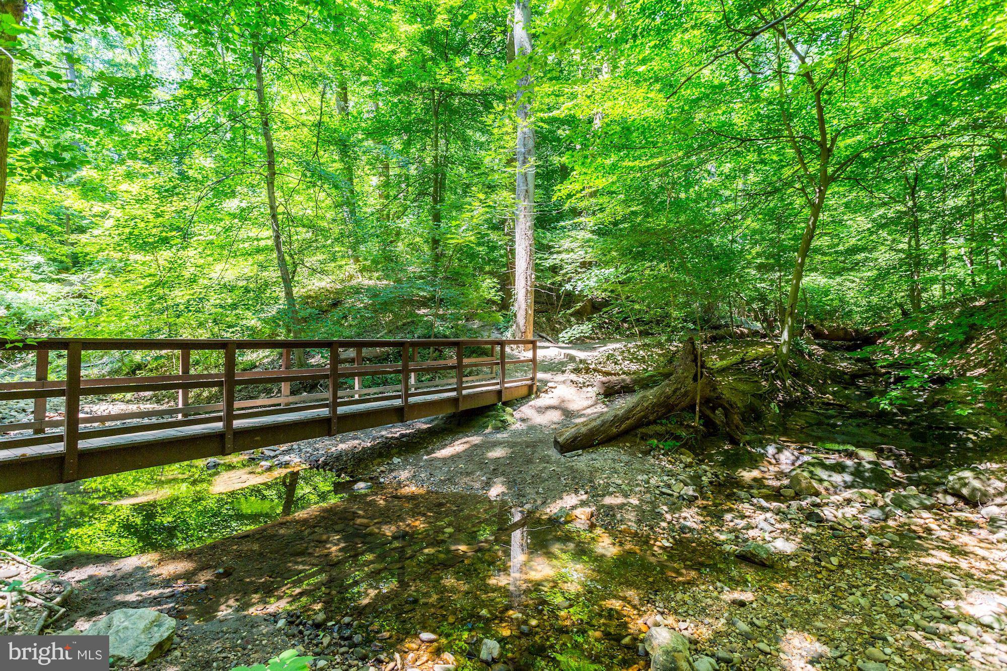 3901 Tunlaw Road Northwest, Unit 506 Washington, DC 20007 - Photo 20 of 21 a view of a yard with wooden fence