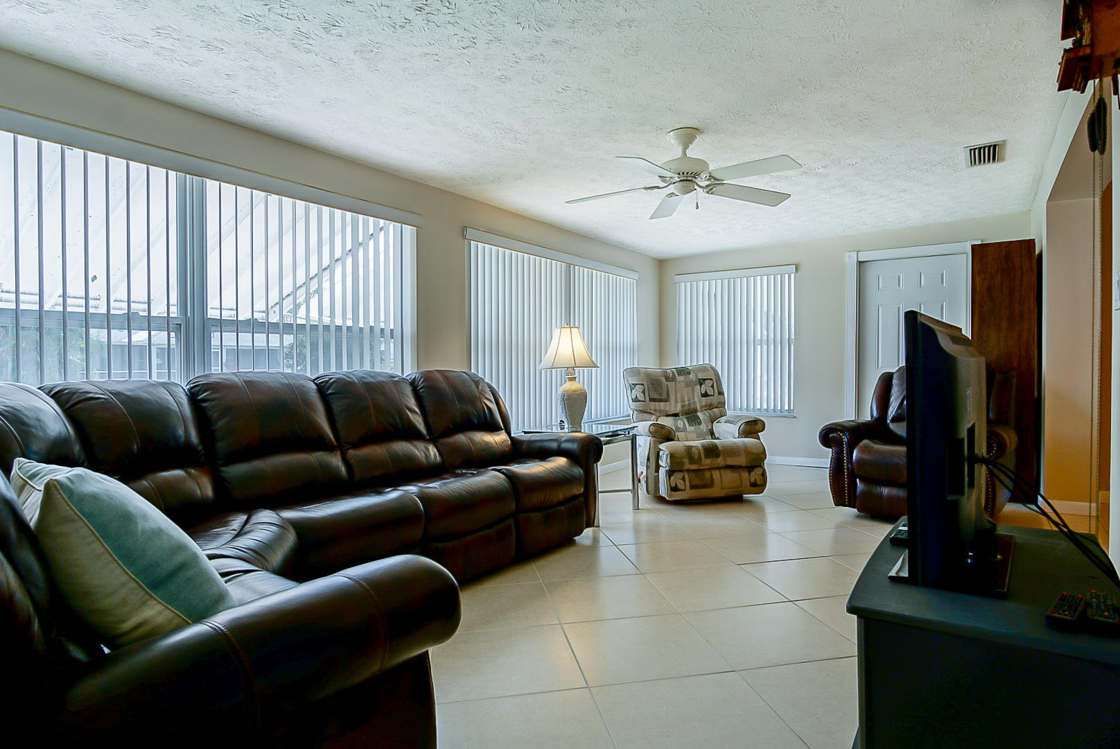 290 Southwest Harbor Street Stuart, FL 34997 - Photo 12 of 35 8375771E-2593-4FD7-990B-DBCB2B6C09E2